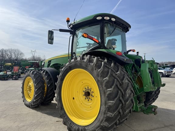 Image of John Deere 8370R equipment image 4