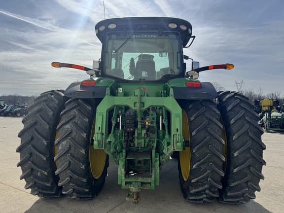 Image of John Deere 8370R equipment image 3
