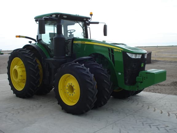 Image of John Deere 8370R equipment image 2