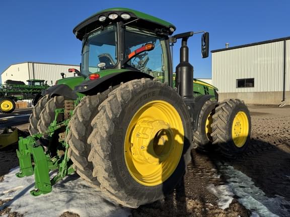Image of John Deere 8370R equipment image 4