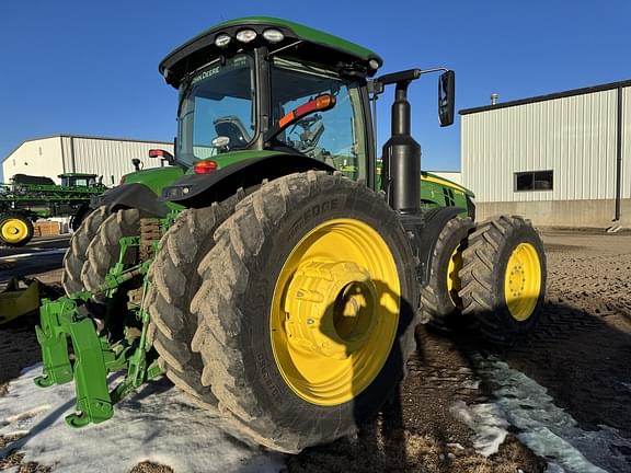 Image of John Deere 8370R equipment image 4