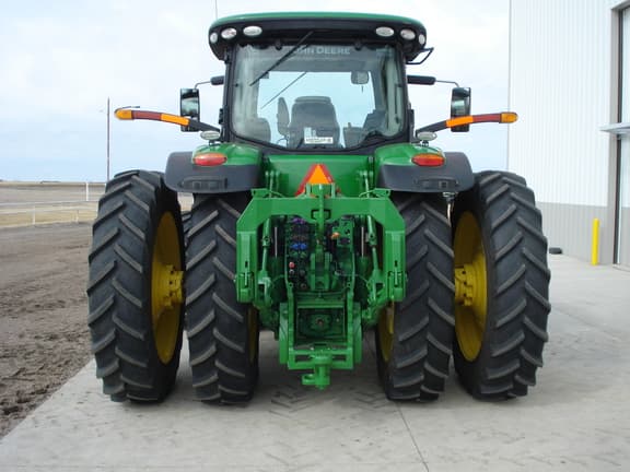 Image of John Deere 8370R equipment image 4