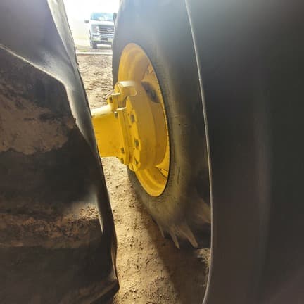 Image of John Deere 8370R equipment image 4