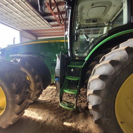 Image of John Deere 8370R equipment image 1