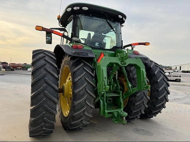 Image of John Deere 8370R equipment image 4