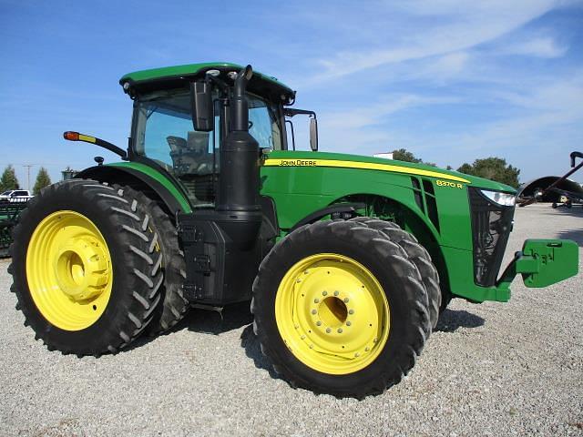 Image of John Deere 8370R equipment image 1