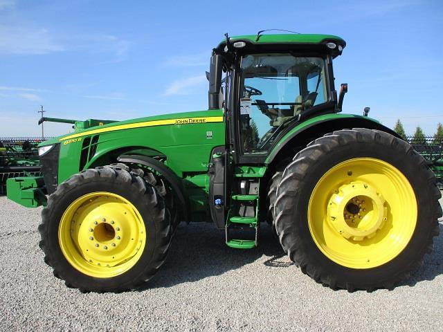 Image of John Deere 8370R equipment image 2