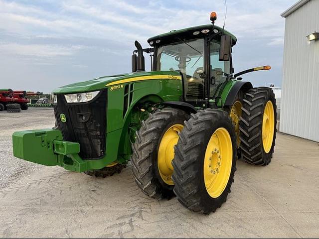 Image of John Deere 8370R equipment image 1