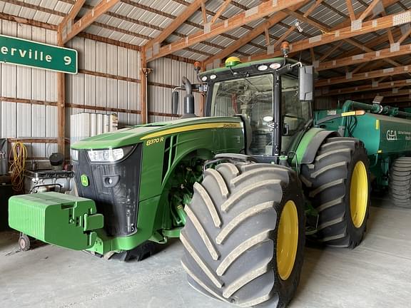 Image of John Deere 8370R equipment image 2