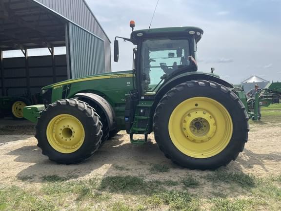 Image of John Deere 8370R equipment image 2