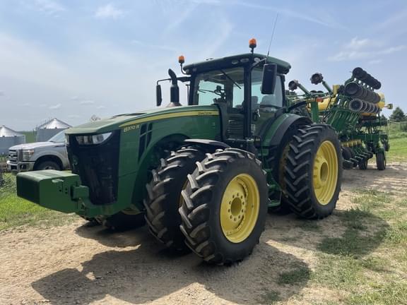 Image of John Deere 8370R equipment image 1