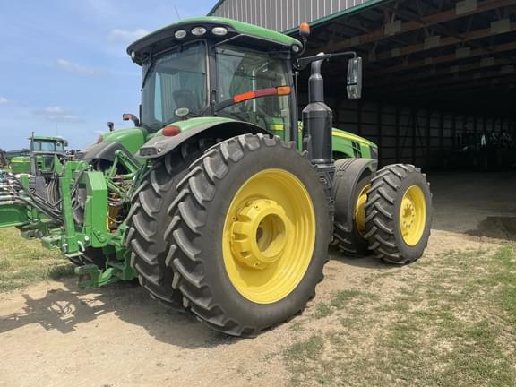Image of John Deere 8370R equipment image 4