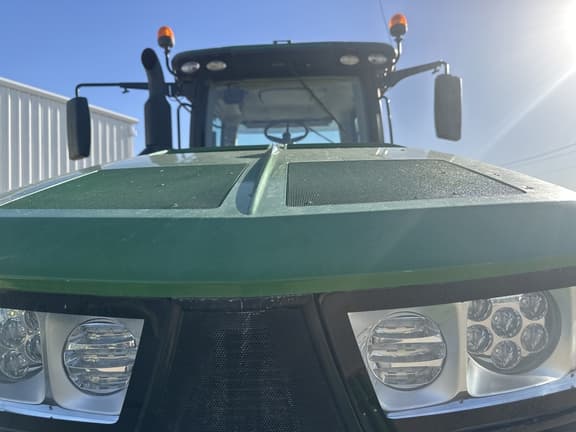 Image of John Deere 8370R equipment image 2