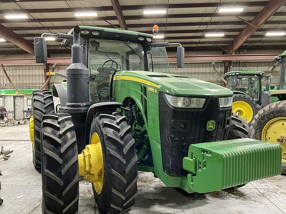 Image of John Deere 8370R equipment image 1