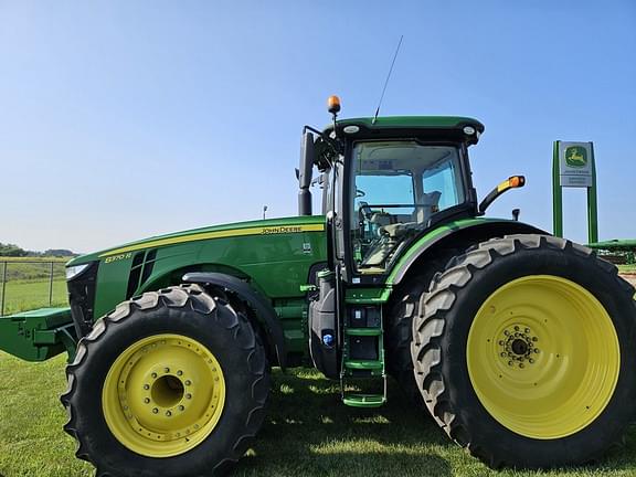 Image of John Deere 8370R equipment image 1