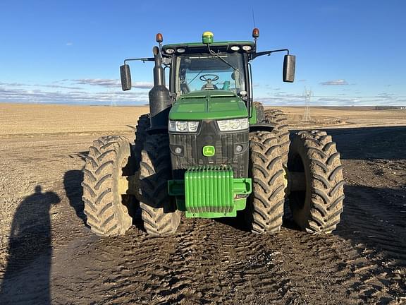 Image of John Deere 8370R equipment image 1