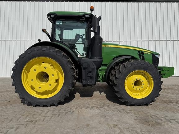 Image of John Deere 8370R equipment image 1