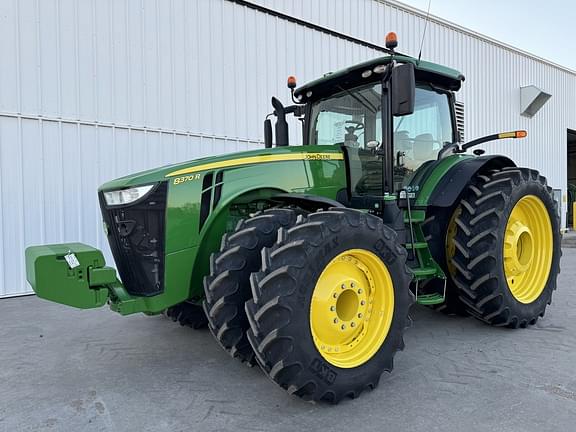 Image of John Deere 8370R equipment image 4