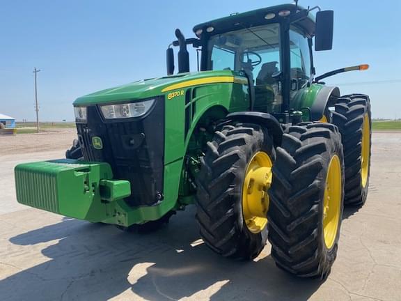 Image of John Deere 8370R equipment image 1