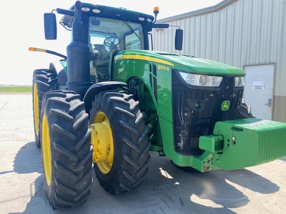 Image of John Deere 8370R equipment image 4
