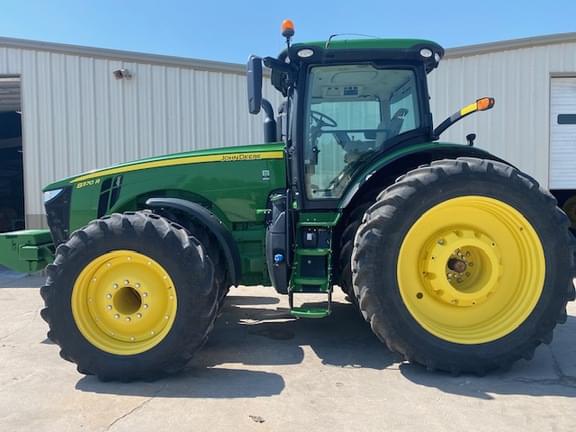 Image of John Deere 8370R equipment image 2