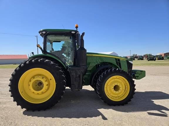 Image of John Deere 8370R equipment image 3