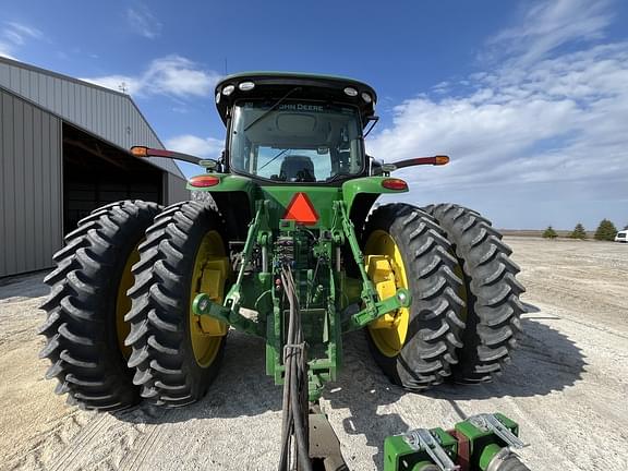 Image of John Deere 8370R equipment image 3