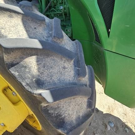 Image of John Deere 8370R equipment image 4