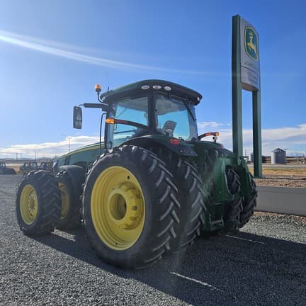 Image of John Deere 8370R equipment image 3