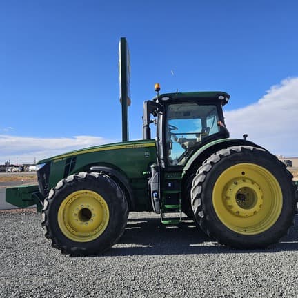 Image of John Deere 8370R equipment image 1