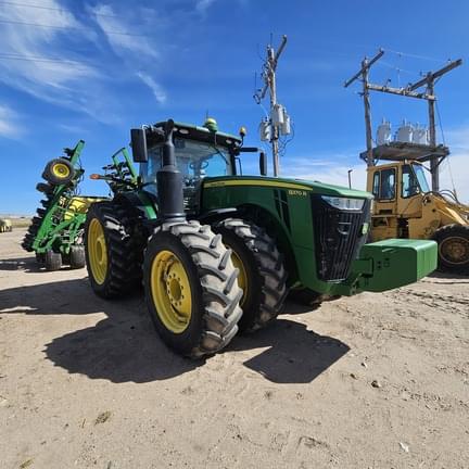 Image of John Deere 8370R equipment image 2