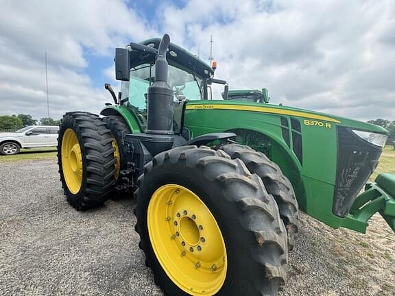 Image of John Deere 8370R equipment image 1