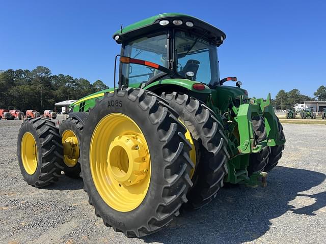 Image of John Deere 8370R equipment image 2