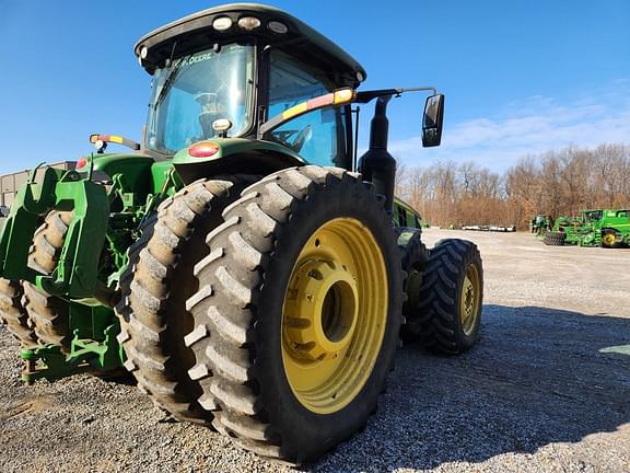 Image of John Deere 8370R equipment image 3