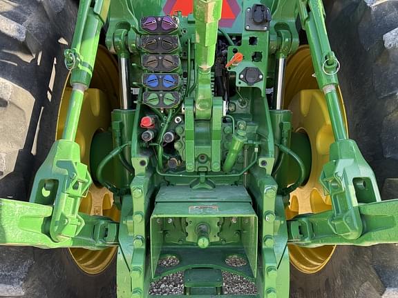 Image of John Deere 8370R equipment image 4