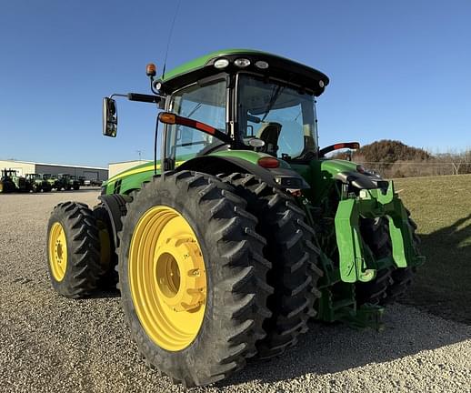 Image of John Deere 8370R equipment image 2