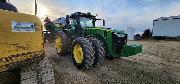 Image of John Deere 8370R equipment image 1