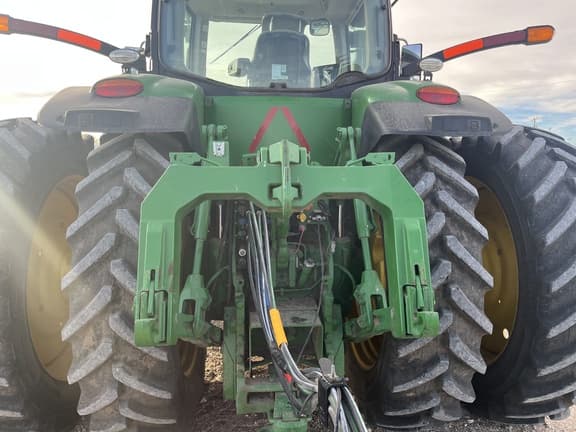 Image of John Deere 8370R equipment image 3