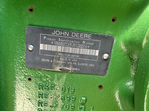 Image of John Deere 8370R equipment image 4