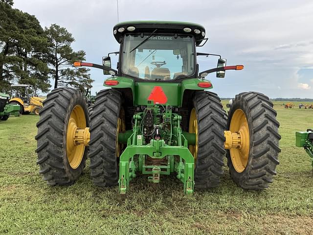 Image of John Deere 8370R equipment image 2