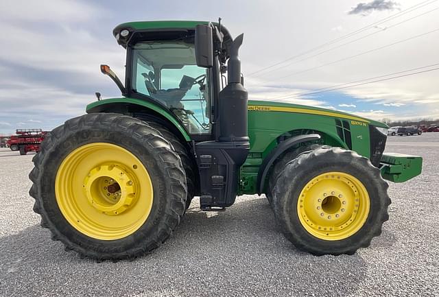 Image of John Deere 8370R equipment image 1