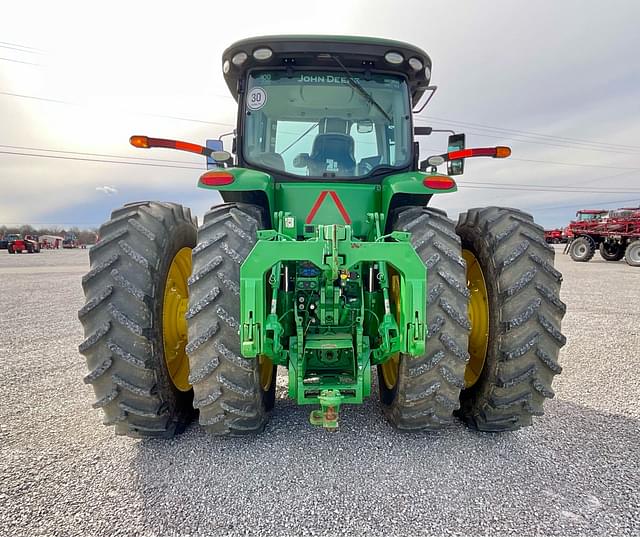 Image of John Deere 8370R equipment image 3