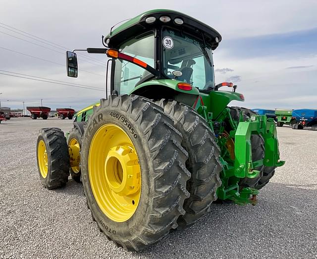 Image of John Deere 8370R equipment image 4