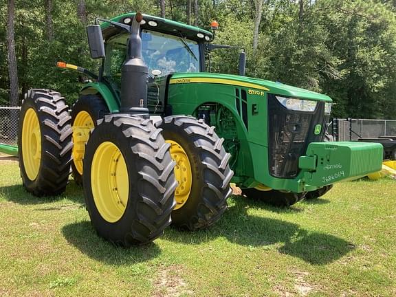 Image of John Deere 8370R equipment image 2