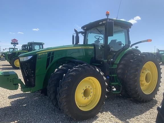 Image of John Deere 8370R equipment image 1