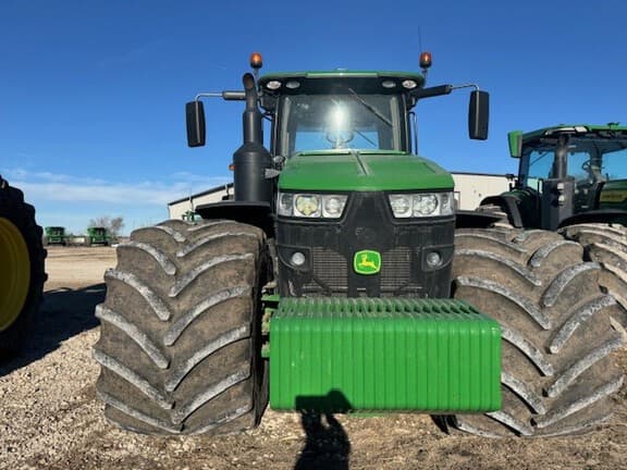 Image of John Deere 8370R equipment image 2