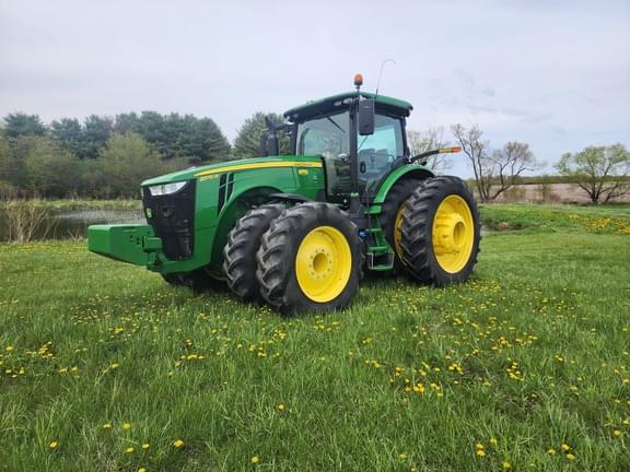 Image of John Deere 8370R equipment image 1