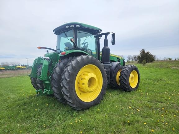 Image of John Deere 8370R equipment image 3