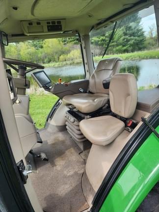 Image of John Deere 8370R equipment image 4