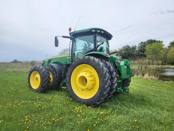 Image of John Deere 8370R equipment image 2